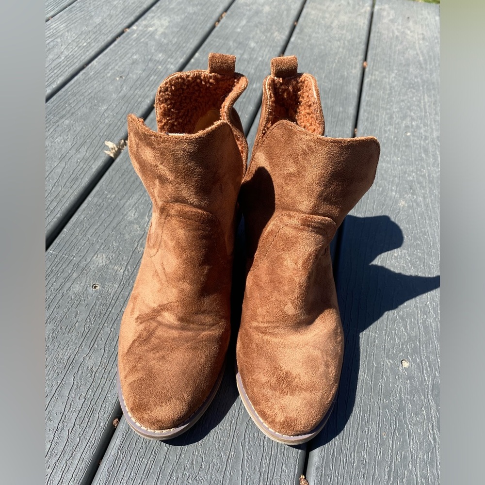 Very G brown wedges